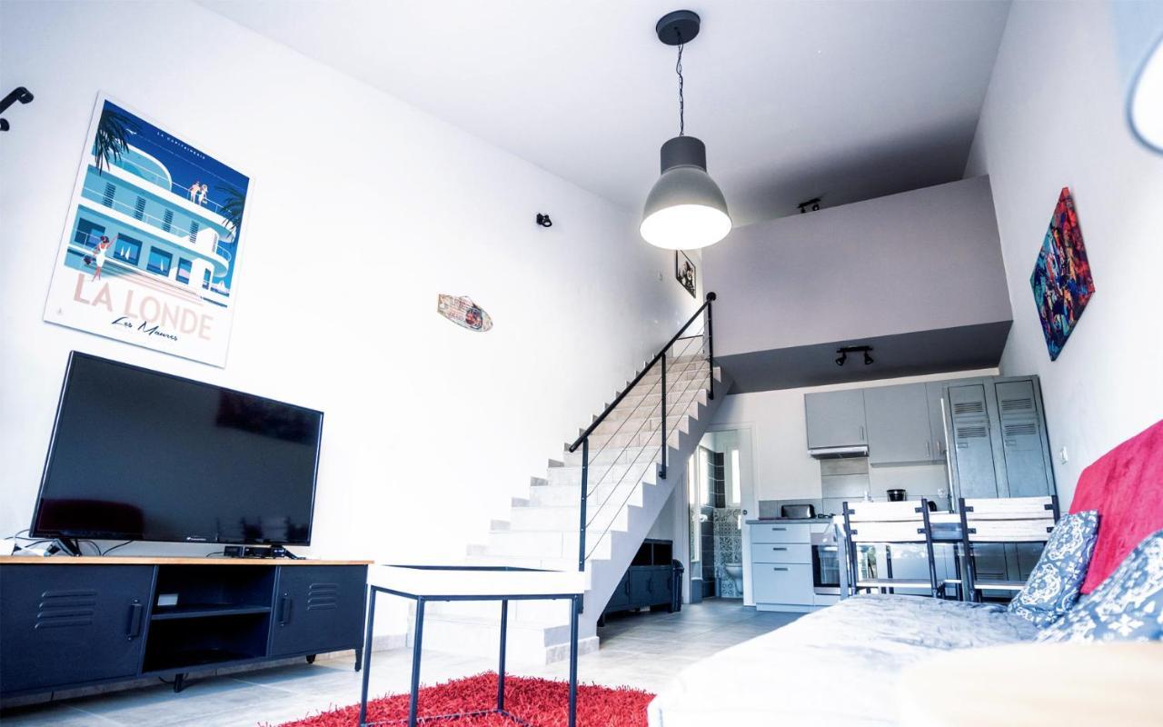 Sous Les Pins Gites Et Chambres D'Hotes 拉隆德莱丝莫里斯 外观 照片