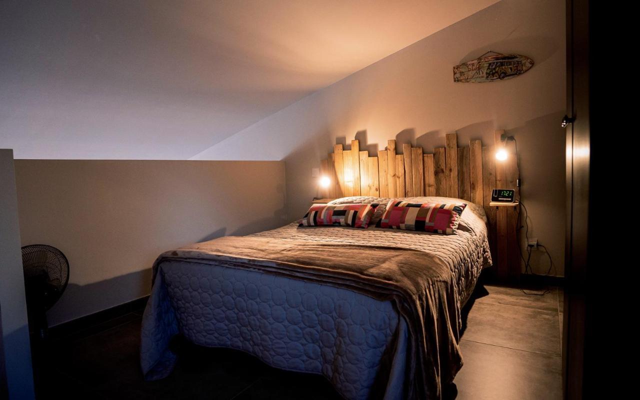 Sous Les Pins Gites Et Chambres D'Hotes 拉隆德莱丝莫里斯 外观 照片