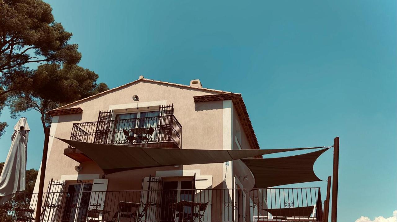 Sous Les Pins Gites Et Chambres D'Hotes 拉隆德莱丝莫里斯 外观 照片