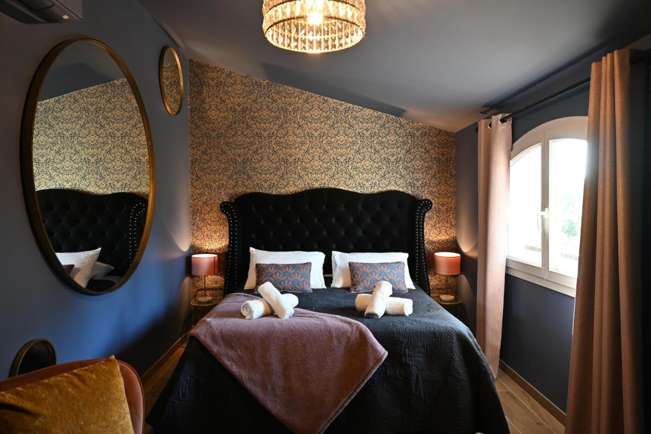 Sous Les Pins Gites Et Chambres D'Hotes 拉隆德莱丝莫里斯 外观 照片