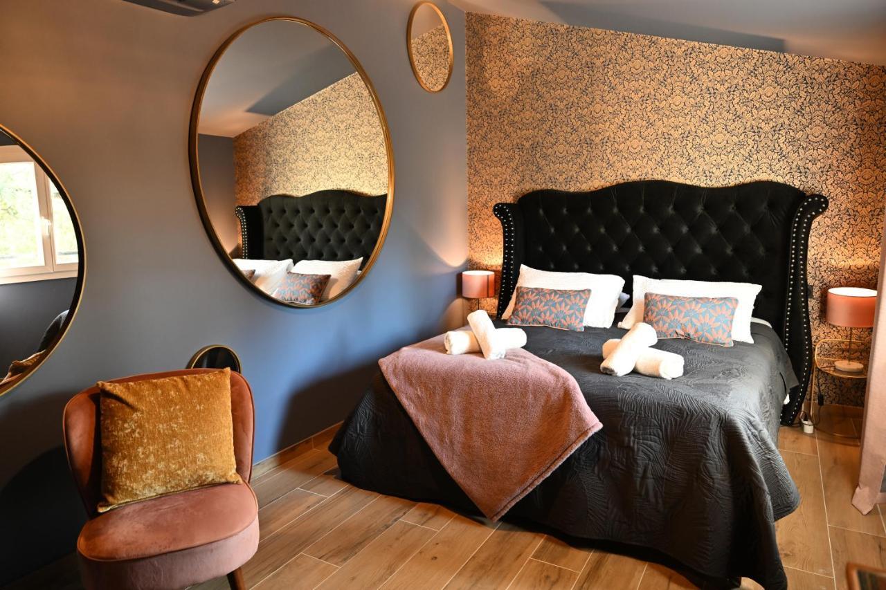 Sous Les Pins Gites Et Chambres D'Hotes 拉隆德莱丝莫里斯 外观 照片