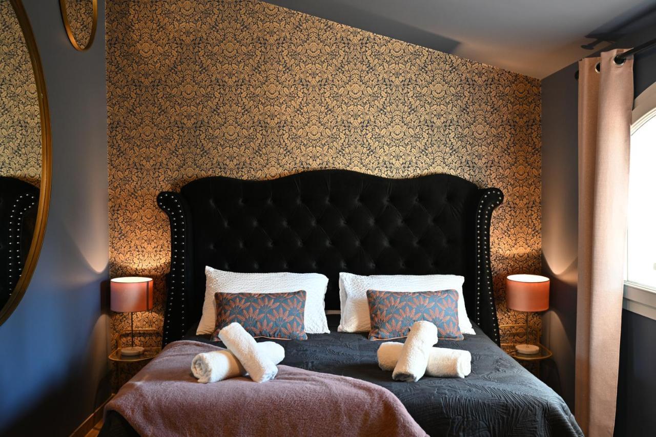 Sous Les Pins Gites Et Chambres D'Hotes 拉隆德莱丝莫里斯 外观 照片