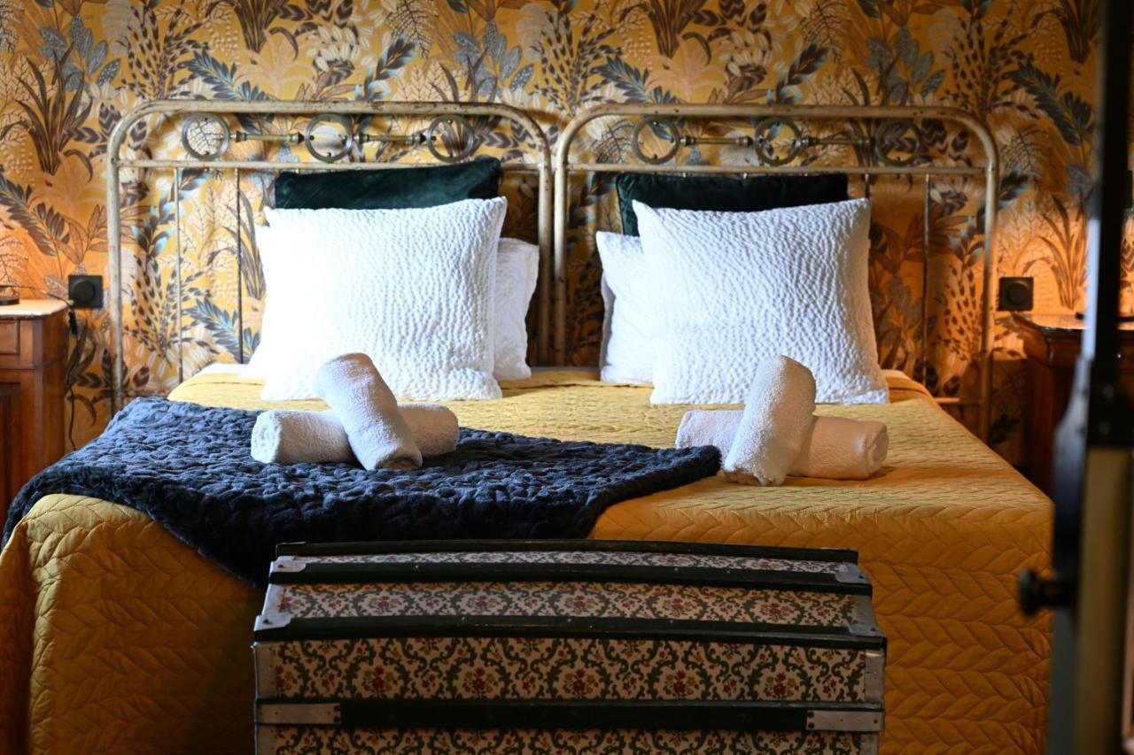 Sous Les Pins Gites Et Chambres D'Hotes 拉隆德莱丝莫里斯 外观 照片