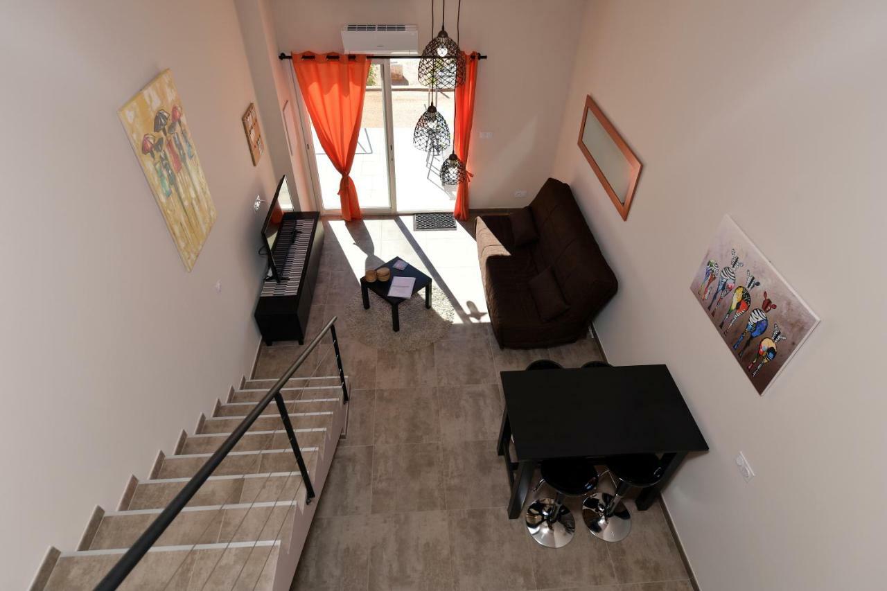 Sous Les Pins Gites Et Chambres D'Hotes 拉隆德莱丝莫里斯 外观 照片