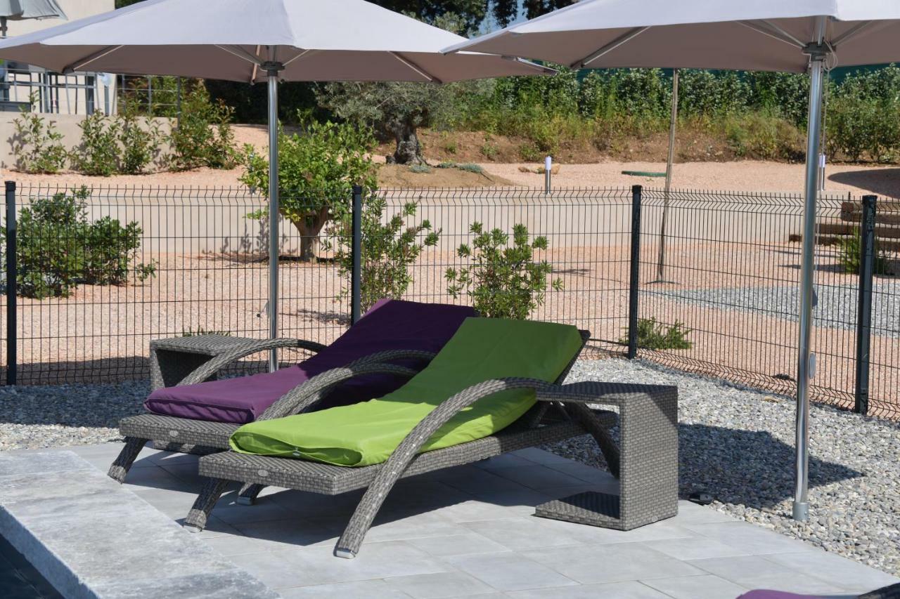 Sous Les Pins Gites Et Chambres D'Hotes 拉隆德莱丝莫里斯 外观 照片